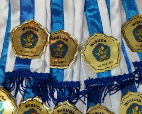 atributwisuda2.sinaradvertising